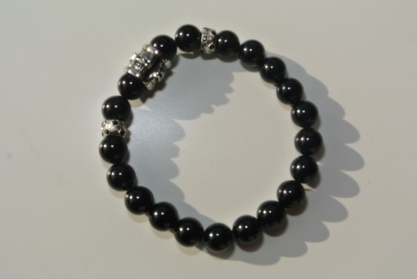 Perlenarmband mit Glanzsteinen