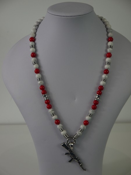 Halskette mit rot-weißen Onyxsteinen sowie AK Anhänger