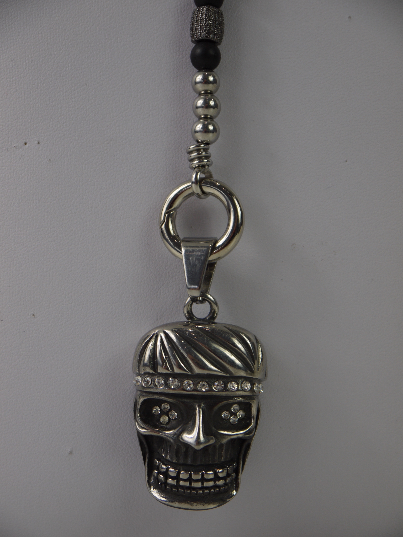 Halskette für Männer und Frauen mit Schwarz/Silbernen Onyxsteinen